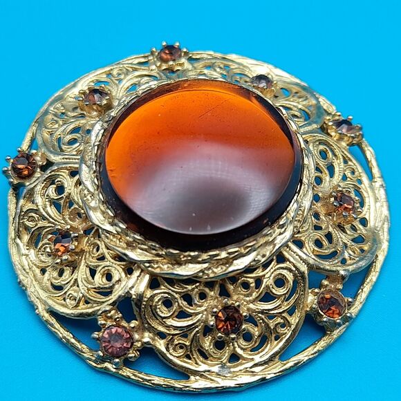 Vintage Round Topaz Glass Cabochon Rhinestones Brooch, Gold Tone Filigree - Picture 9 of 10